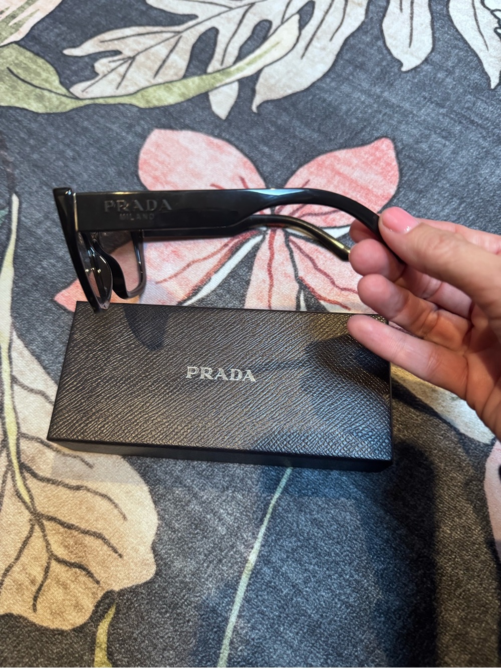 Prada Black Oversized Women's Sunglasses with Branded Case - Picture 4 of 9